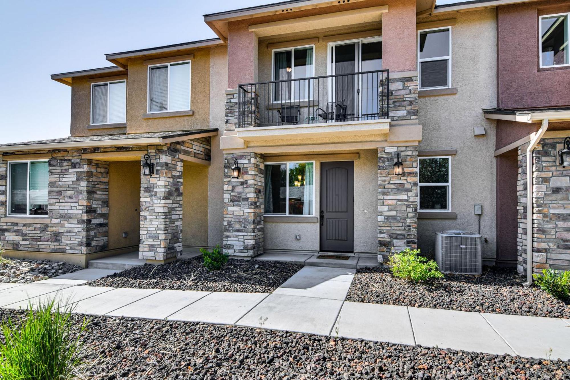 Central Carson City Townhome, 1 Mi To Downtown! Ngoại thất bức ảnh