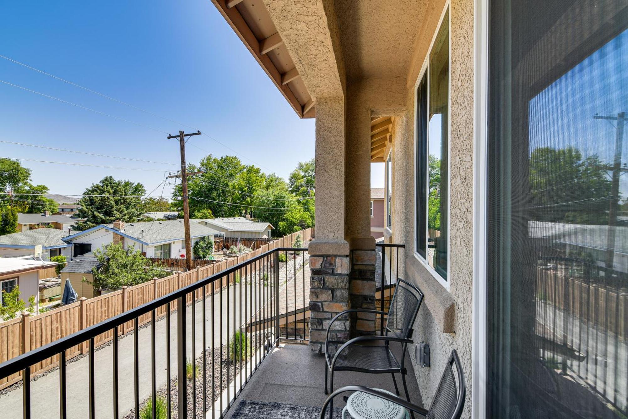 Central Carson City Townhome, 1 Mi To Downtown! Ngoại thất bức ảnh